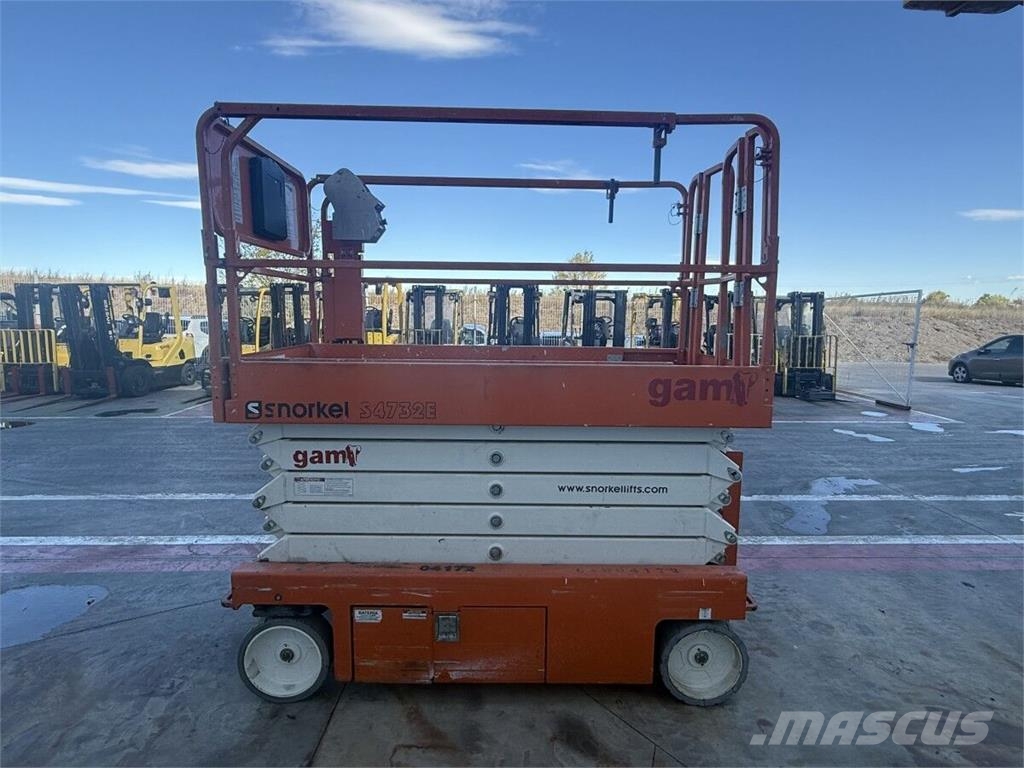 Snorkel S4732E رافعات مقصية الشكل