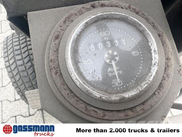 Hako V 490 mit Schneeschild und Ketten Muut koneet