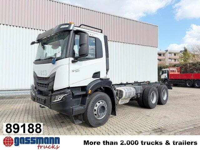 Iveco X-Way AD300X46Z 6x4, Retarder, Navi Camiones con chasís y cabina