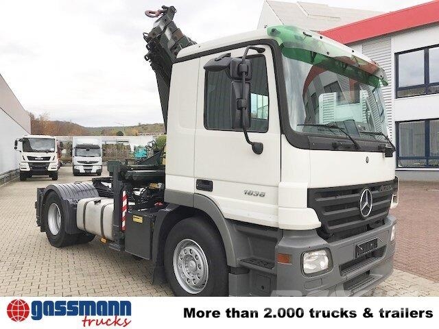 Mercedes-Benz Actros 1836 LS 4x2 mit Kran MKG HLK 330HP Camiones tractor