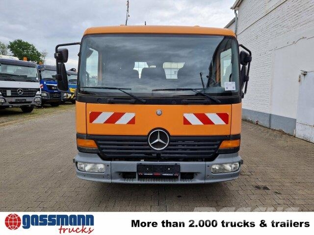 Mercedes-Benz Atego 815 4x2, 2x AHK Pritschenwagen/Pritschenwagen mit Seitenklappe