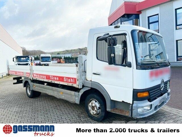 Mercedes-Benz Atego 818 4x2 Pritschenwagen/Pritschenwagen mit Seitenklappe
