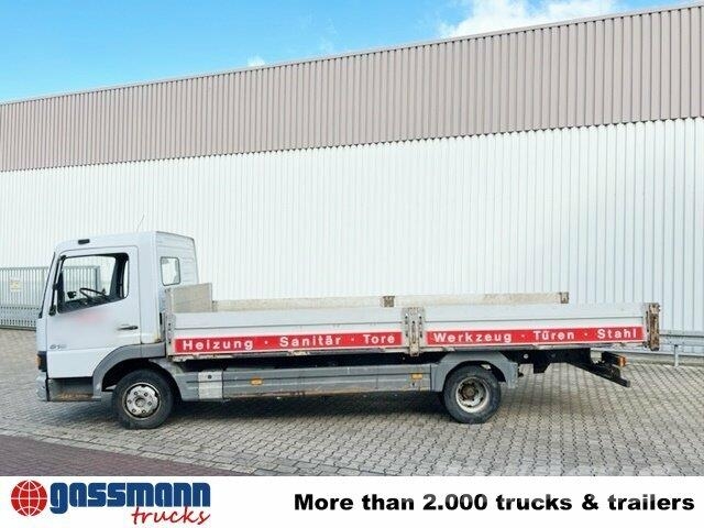 Mercedes-Benz Atego 818 4x2 Pritschenwagen/Pritschenwagen mit Seitenklappe