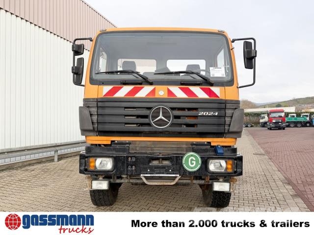 Mercedes-Benz SK 2024 AK 4x4, Enteisungsfahrzeug, 3x 2000l Tank Lakaisukoneet