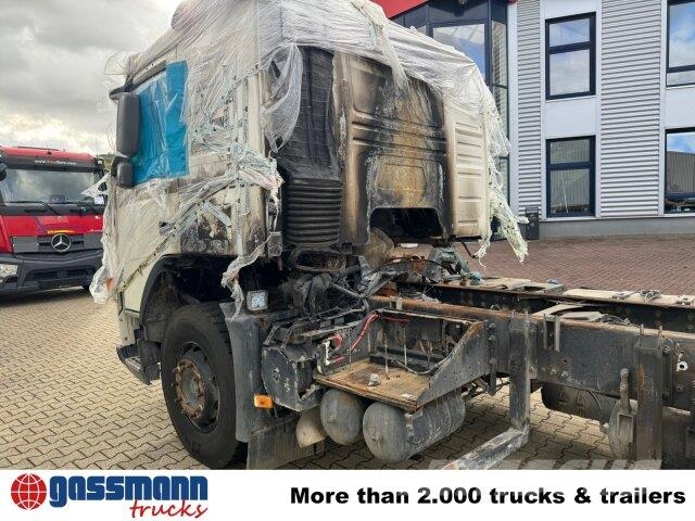 Volvo FM 380 6x4 R mit Brandschaden Camiones con chasís y cabina