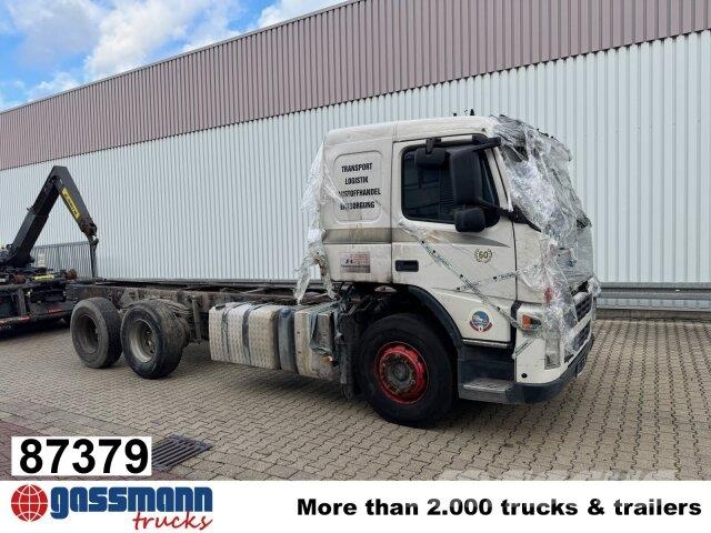 Volvo FM 380 6x4 R mit Brandschaden Camiones con chasís y cabina