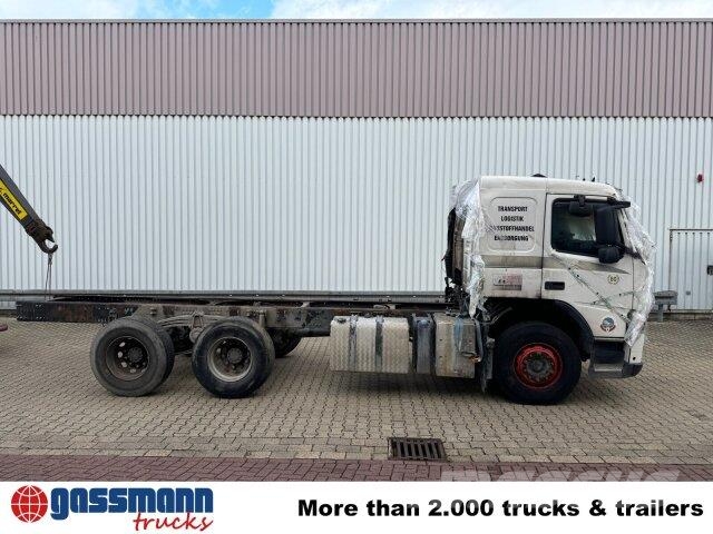Volvo FM 380 6x4 R mit Brandschaden Camiones con chasís y cabina