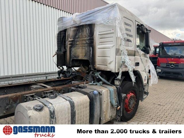 Volvo FM 380 6x4 R mit Brandschaden Camiones con chasís y cabina