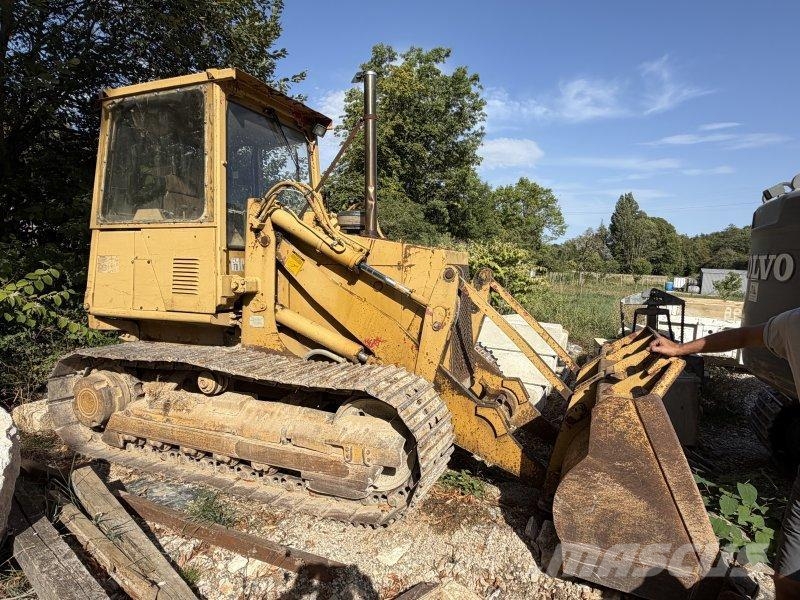 CAT 939 لوادر زحافة