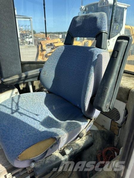 Liebherr L531 Kolesové nakladače