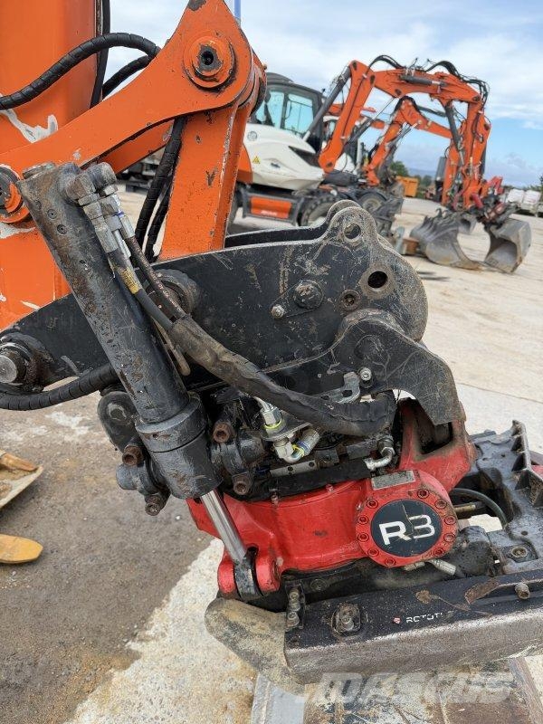 Takeuchi TB295W حفارات بعجل