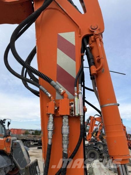 Takeuchi TB295W حفارات بعجل