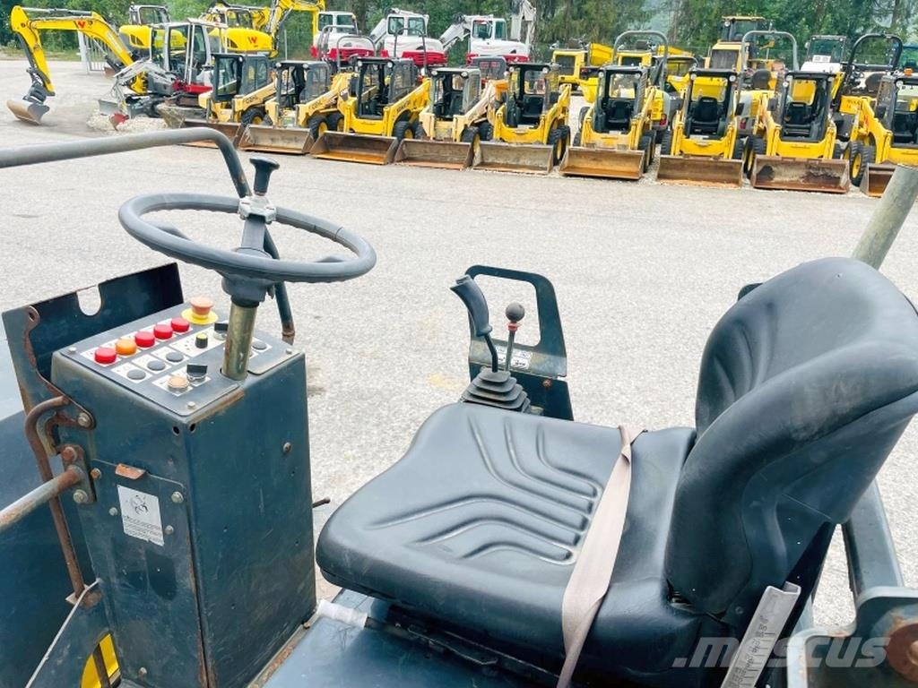 Bomag BW120 AD-3 مداحل ثنائية الاسطوانة