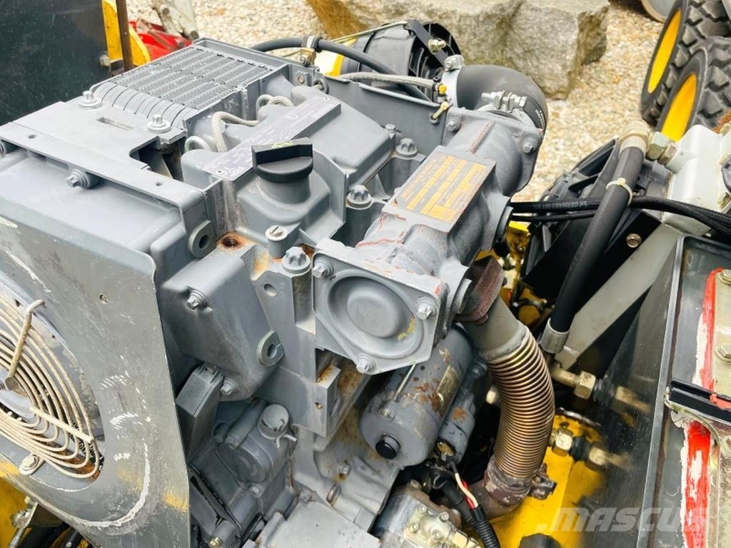 Bomag BW120 AD-3 مداحل ثنائية الاسطوانة