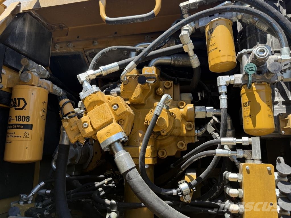 CAT 336 D حفارات زحافة