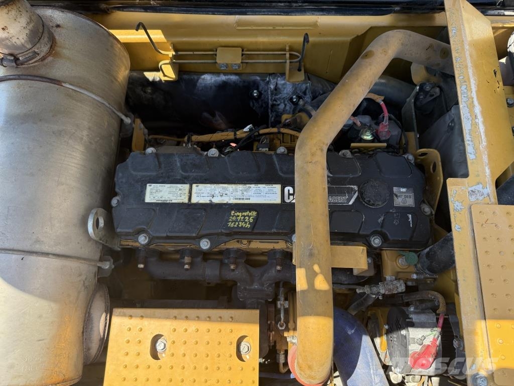 CAT 336 D حفارات زحافة