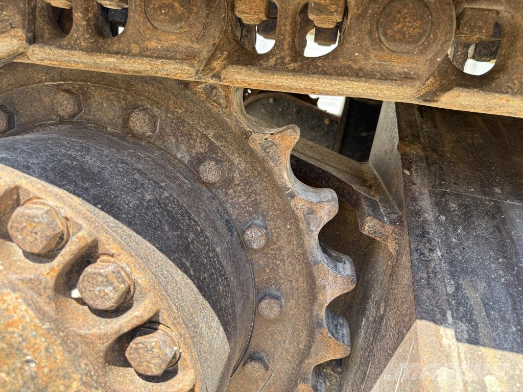 CAT 336 D حفارات زحافة