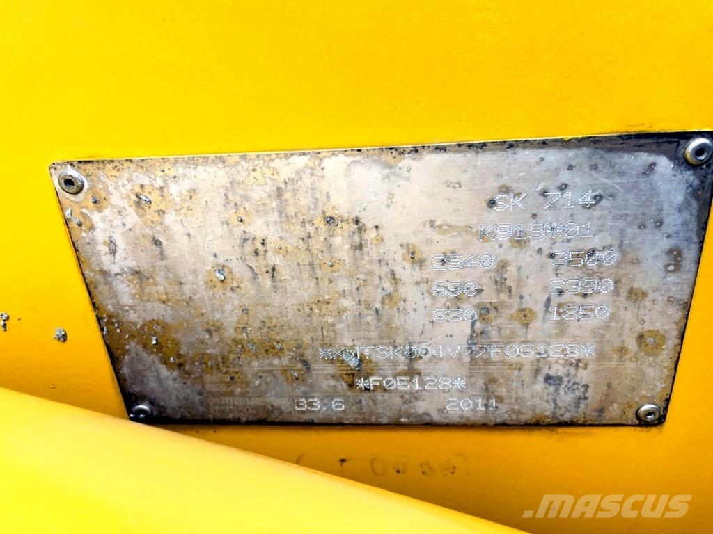Komatsu SK714-5 لوادر انزلاقية التوجيه