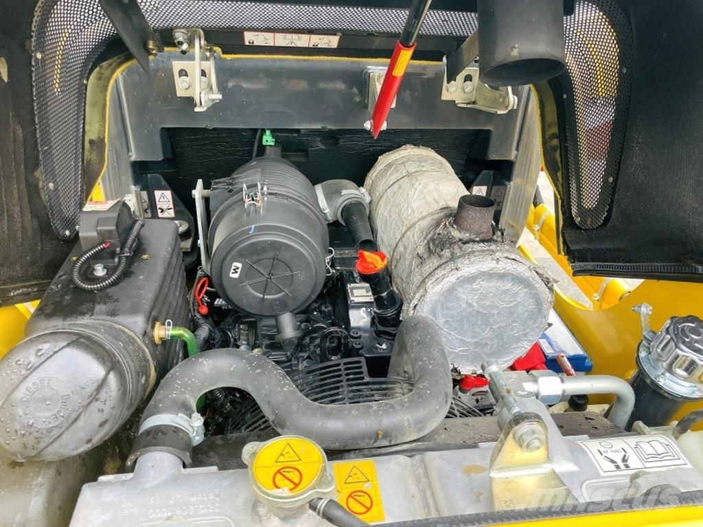 Komatsu SK714-5 لوادر انزلاقية التوجيه