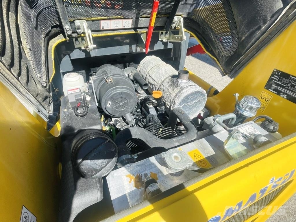 Komatsu SK714-5 Skid steer mini utovarivači