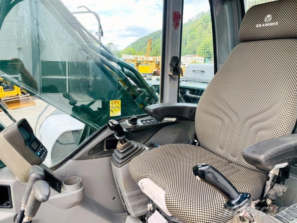 New Holland E265 حفارات زحافة