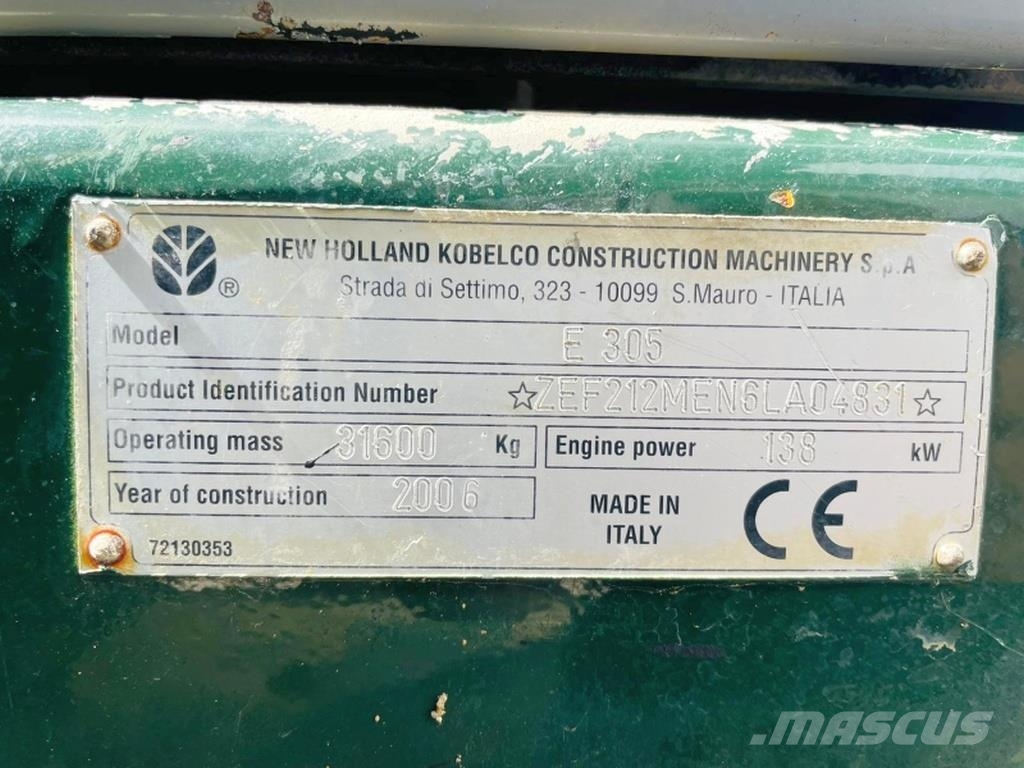 New Holland E305 حفارات زحافة