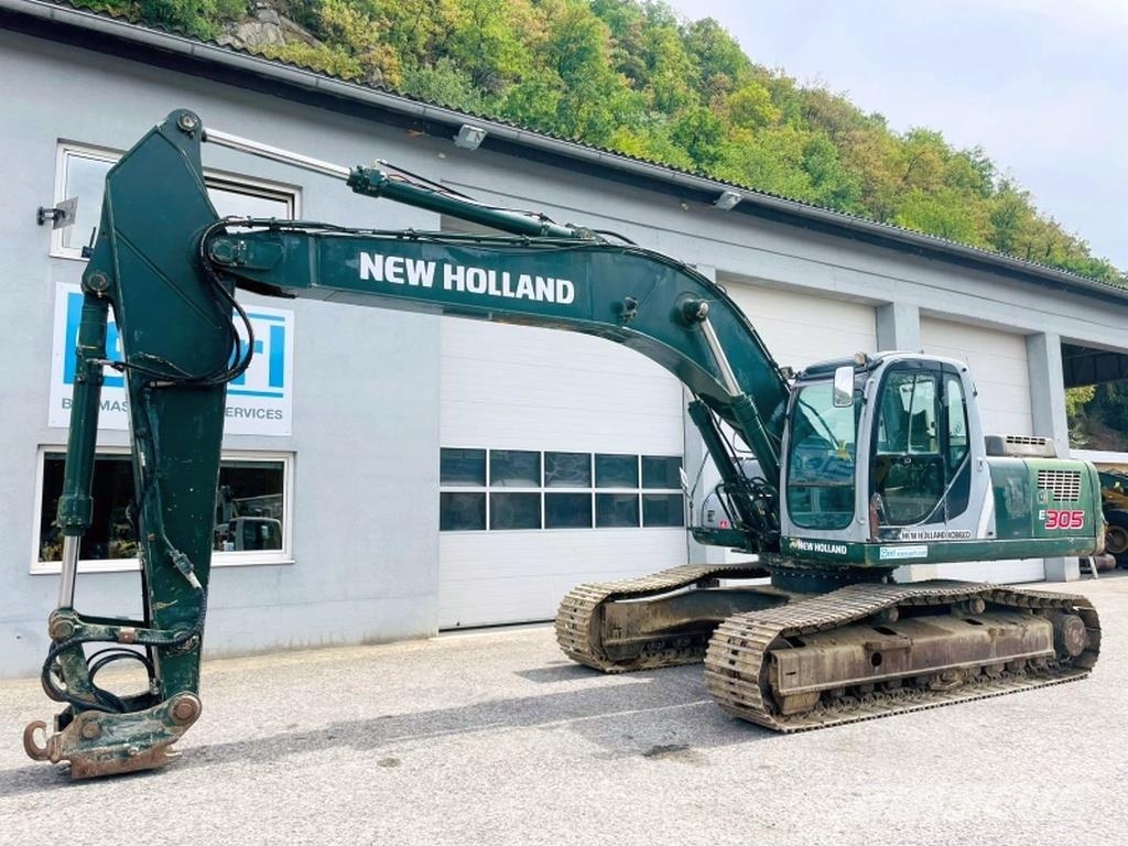 New Holland E305 حفارات زحافة