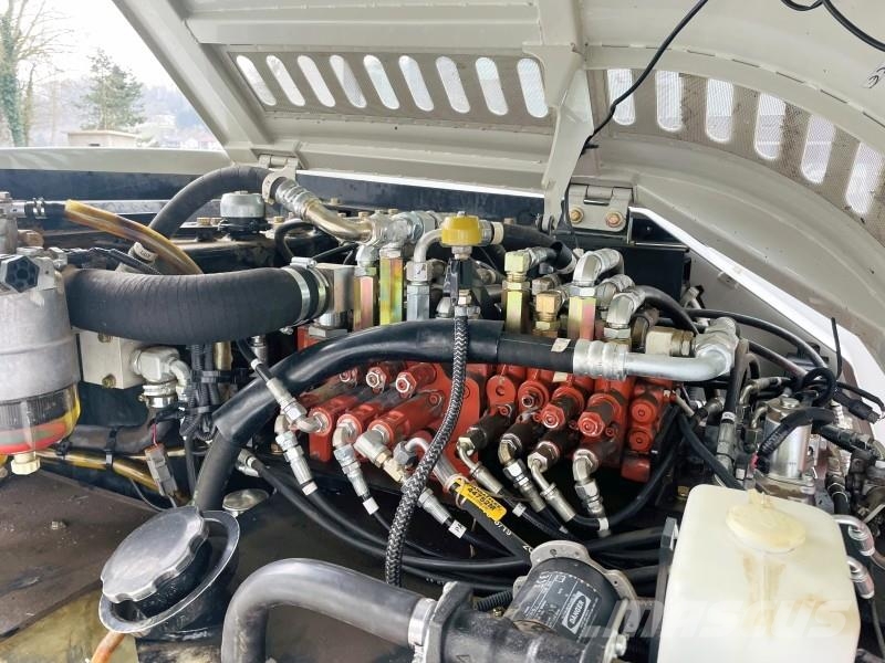 Takeuchi TB295W 轮式挖掘机