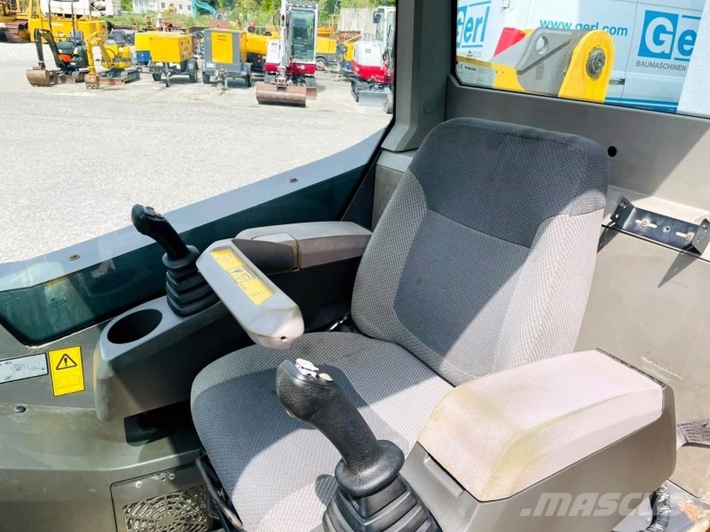 Volvo MC60C Mini Pale Gommate