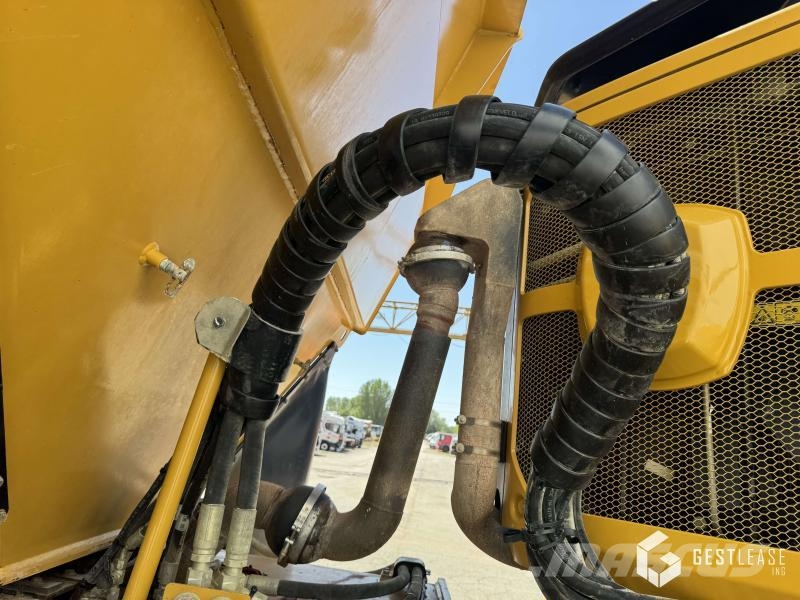 CAT 730C2 Dumper - Knickgelenk