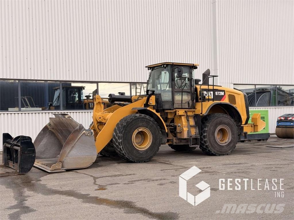 CAT 972M لوادر بعجل
