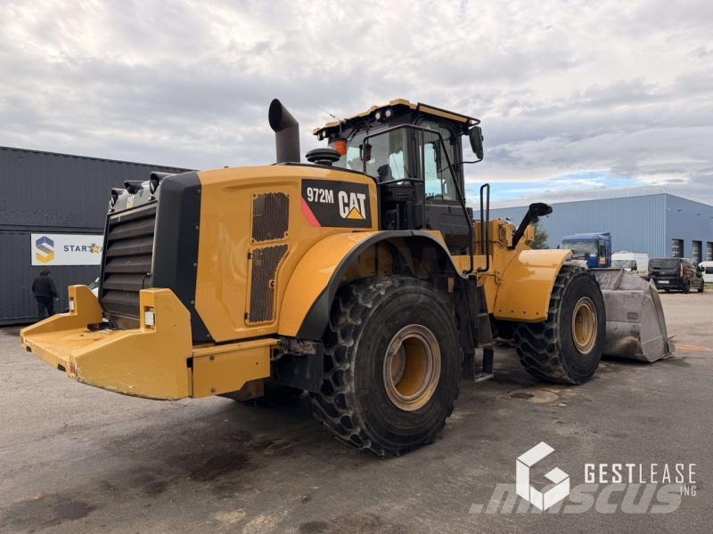 CAT 972M لوادر بعجل