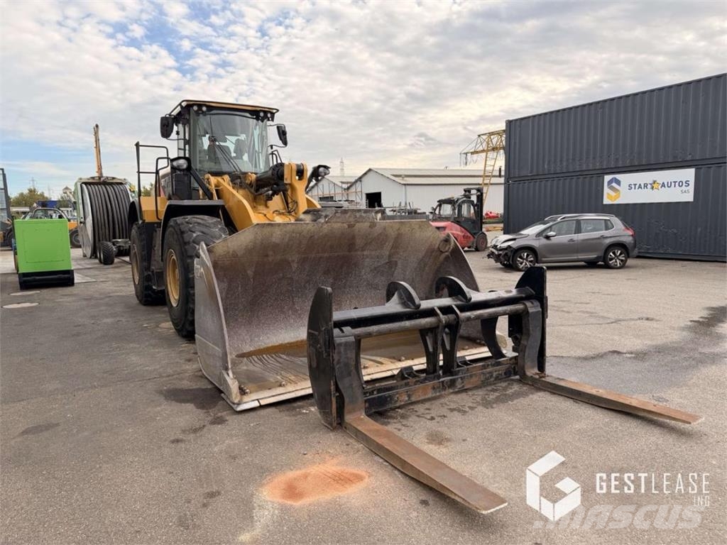CAT 972M لوادر بعجل