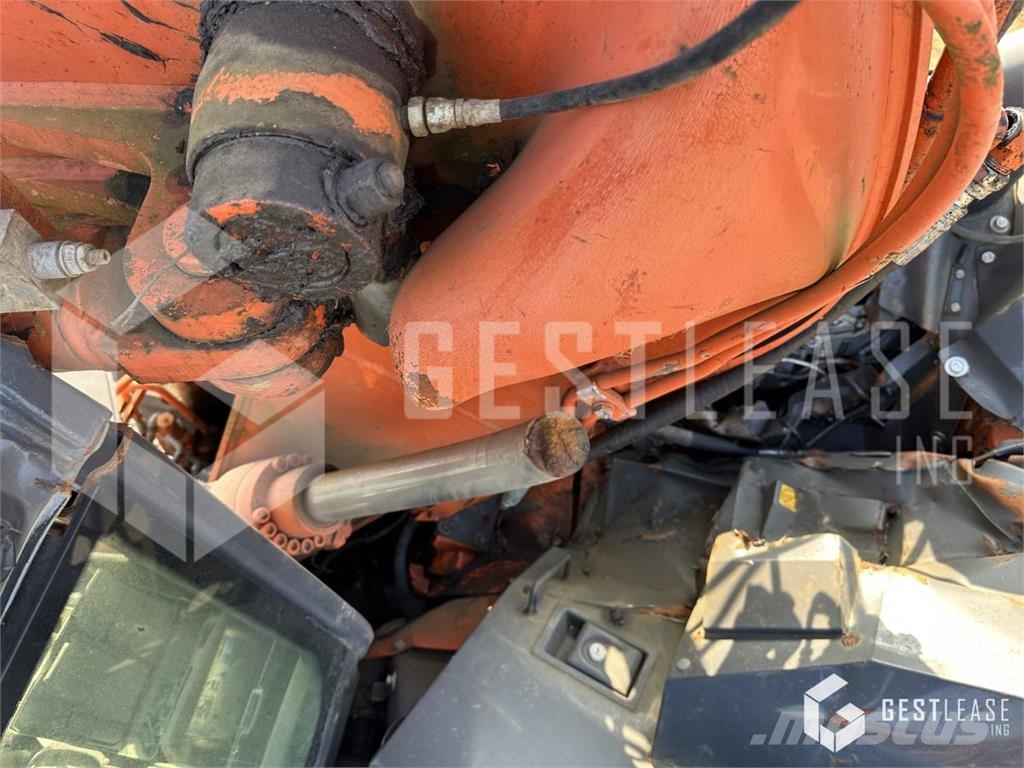 Hitachi ZAXIS 135 US 履带挖掘机