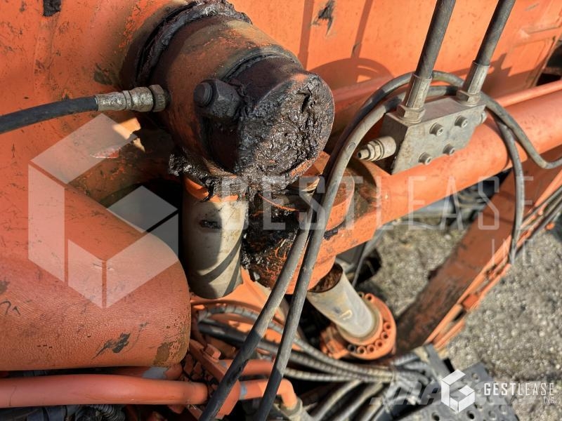 Hitachi ZAXIS 135 US 履带挖掘机
