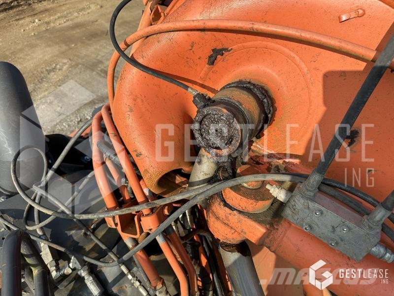 Hitachi ZAXIS 135 US 履带挖掘机