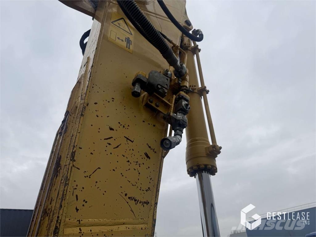 Komatsu PC210LC-11 Bagri goseničarji