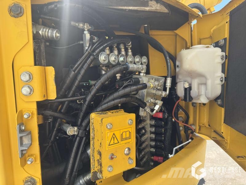 Komatsu PC228USLC-8 Excavadoras sobre orugas