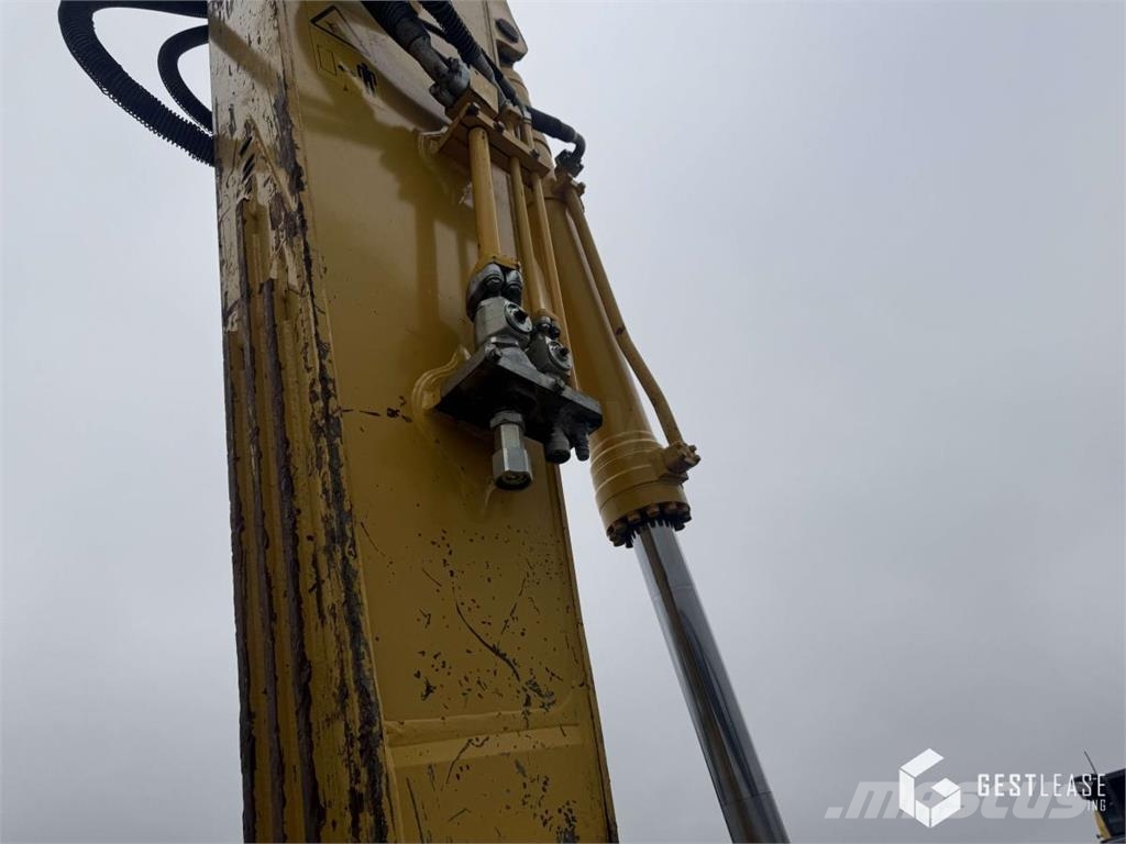 Komatsu PC360NLC-11 حفارات زحافة