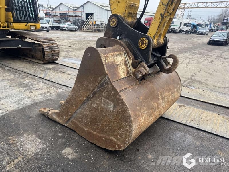 Komatsu PC360NLC-11 حفارات زحافة