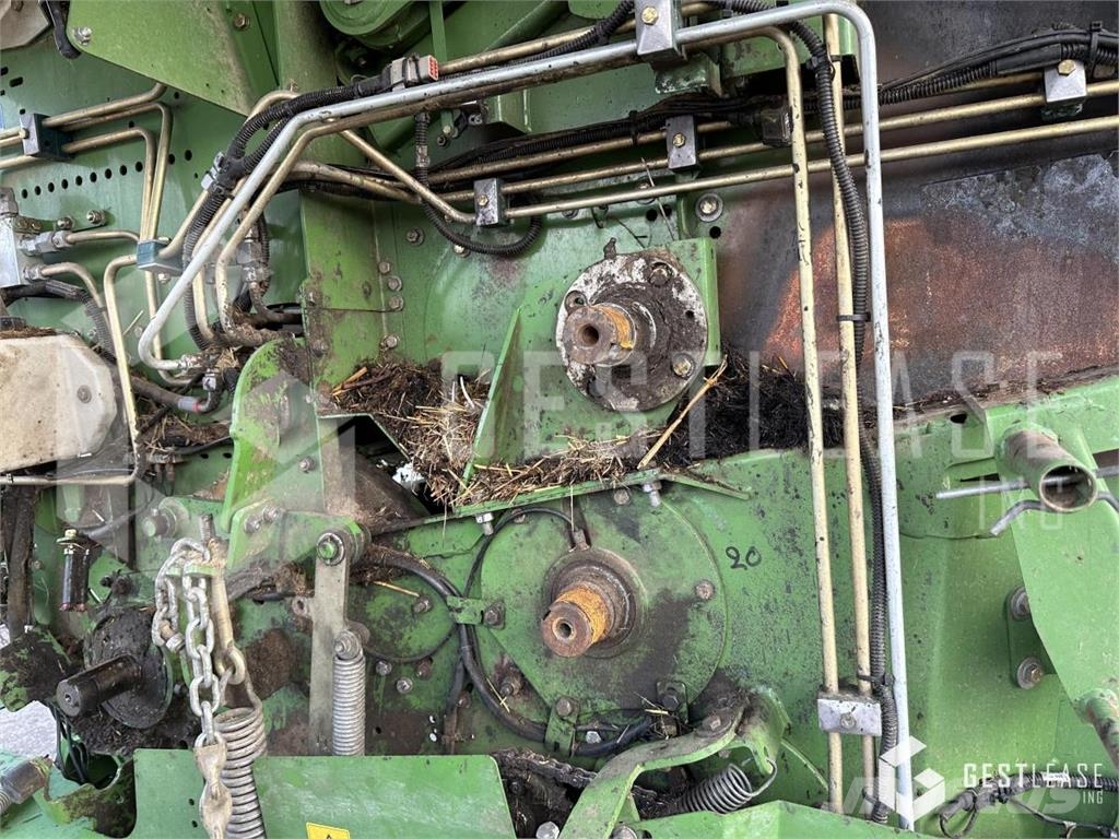 Krone COMPRIMA V 150 XC Ronde-balenpersen