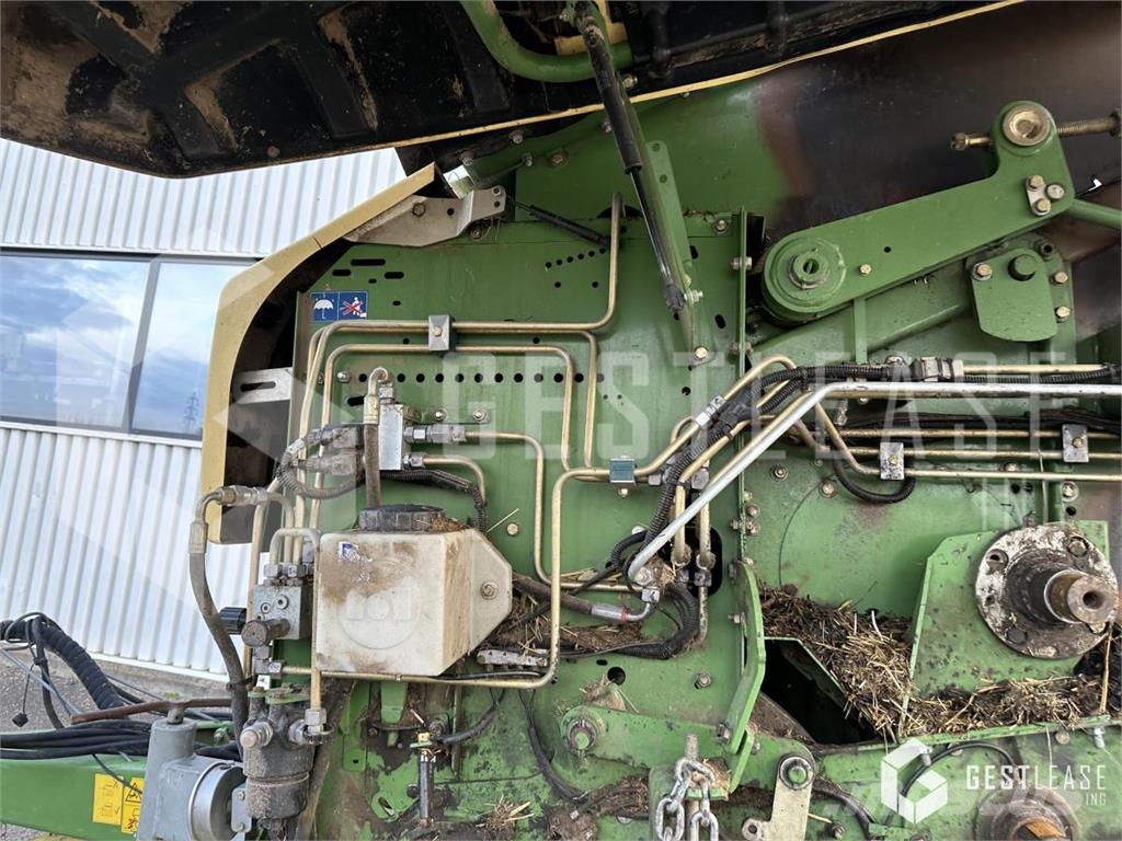 Krone COMPRIMA V 150 XC Ronde-balenpersen
