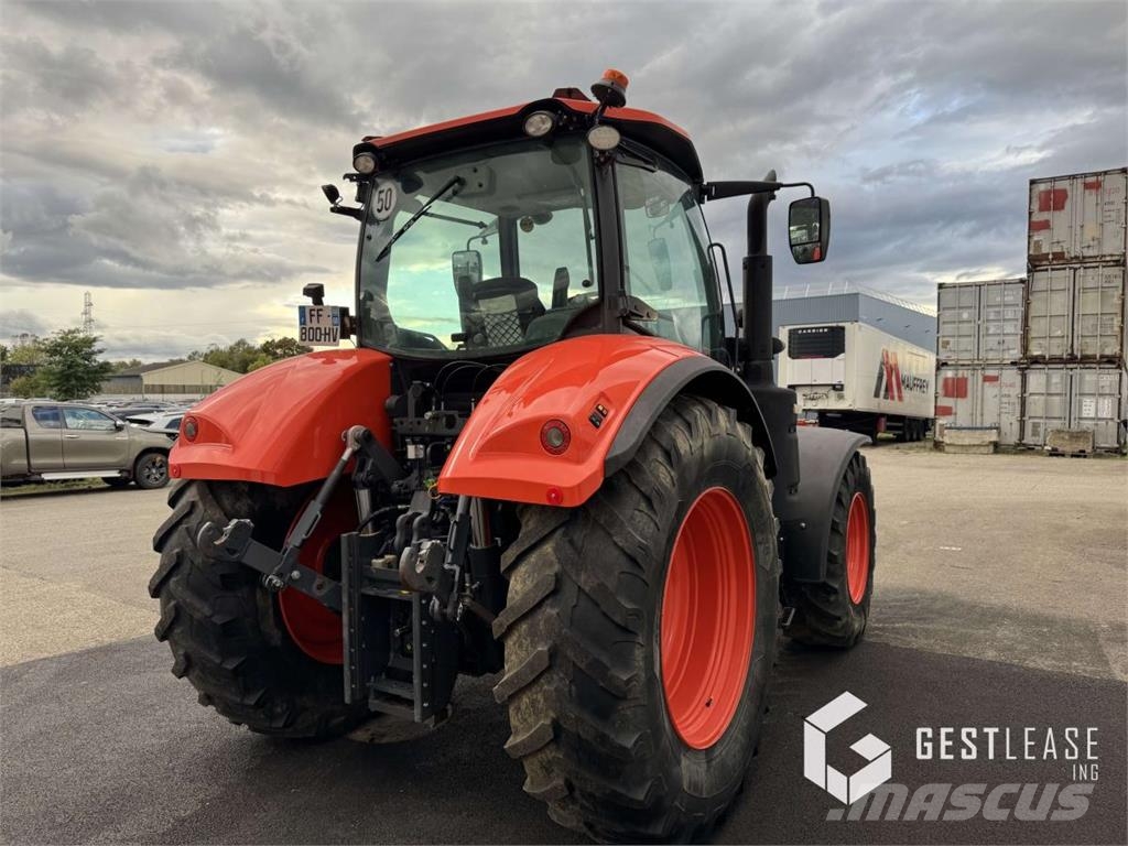 Kubota M6121 Tractors