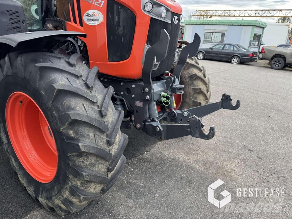 Kubota M6121 Tractors