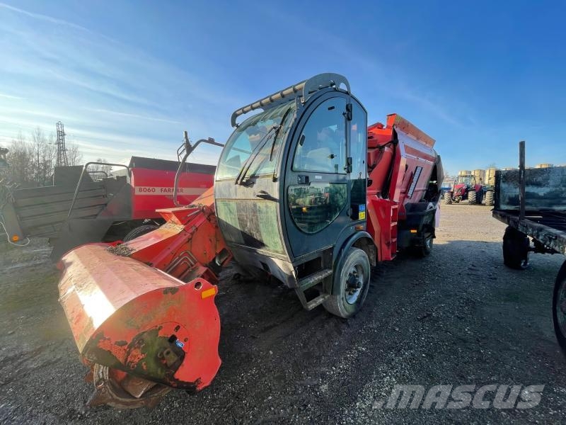 Kuhn SP 14 Mixer feeders