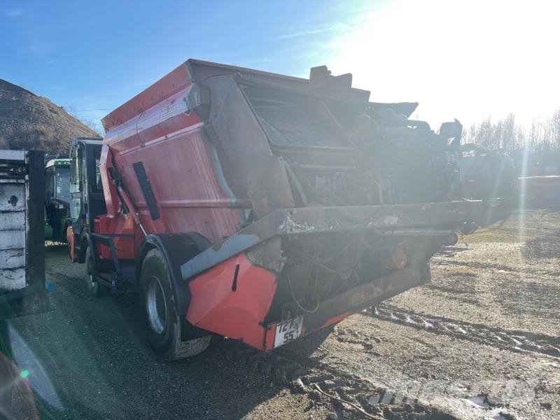 Kuhn SP 14 Mixer feeders