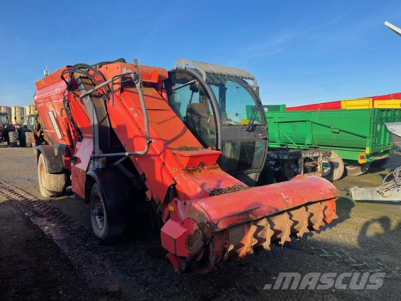 Kuhn SP 14 Mixer feeders