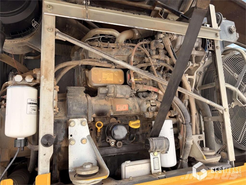 Liebherr A912 COMPACT حفارات بعجل