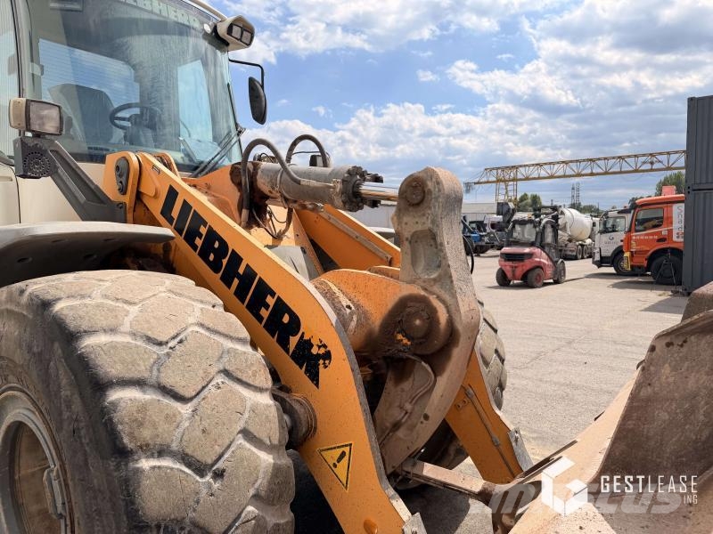 Liebherr L556 لوادر بعجل