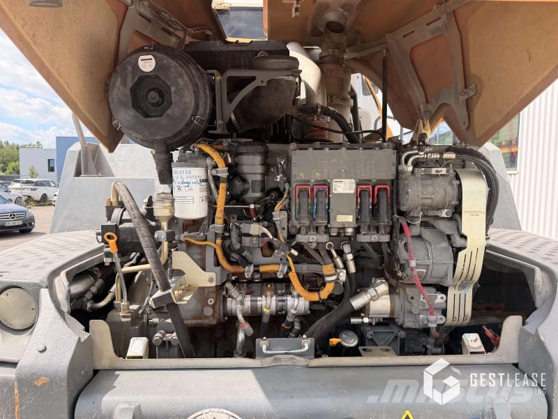 Liebherr L556 لوادر بعجل